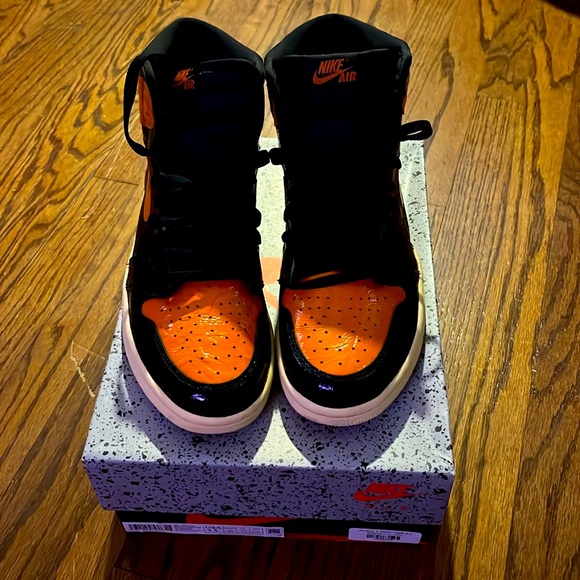Jordan 1 Retro High Og SBB 3.0
Size 11
Color Black/Starfish-Pale Vanilla - Picture 2 of 3